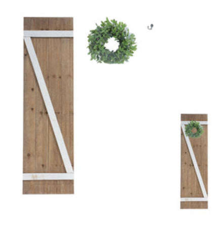 White Farmhouse Barn Door Decor W/Plastic Wreathe